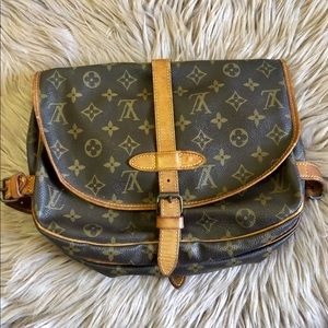 ❣️Authentic Louis Vuitton Saumur 30❣️